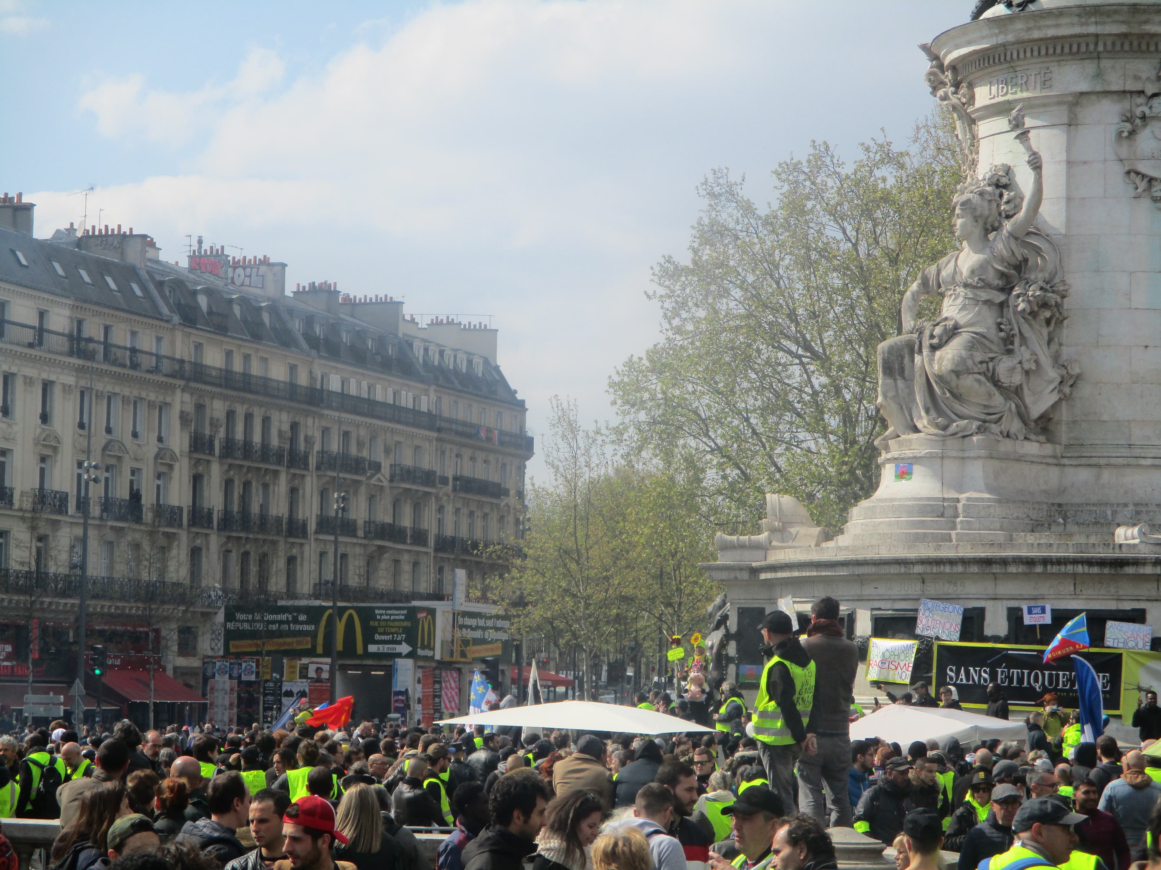 França vive novo dia de confrontos após protestos que deixaram um morto e 2 mil presos