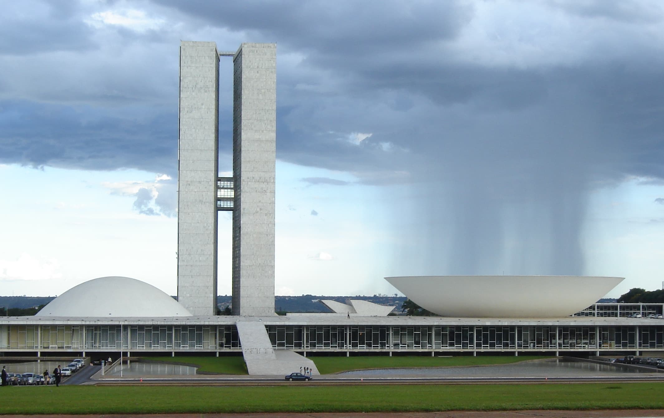 “Não fui eu que perdi, foi o sistema que ganhou”: Flávio diz que vai pedir cassação de Lula e confirma entrega de passaportes